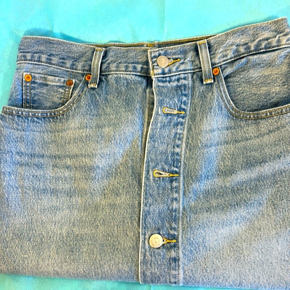 Levi's Dresses & Skirts - Women’s Levi’s Jean mini skirt sz 29